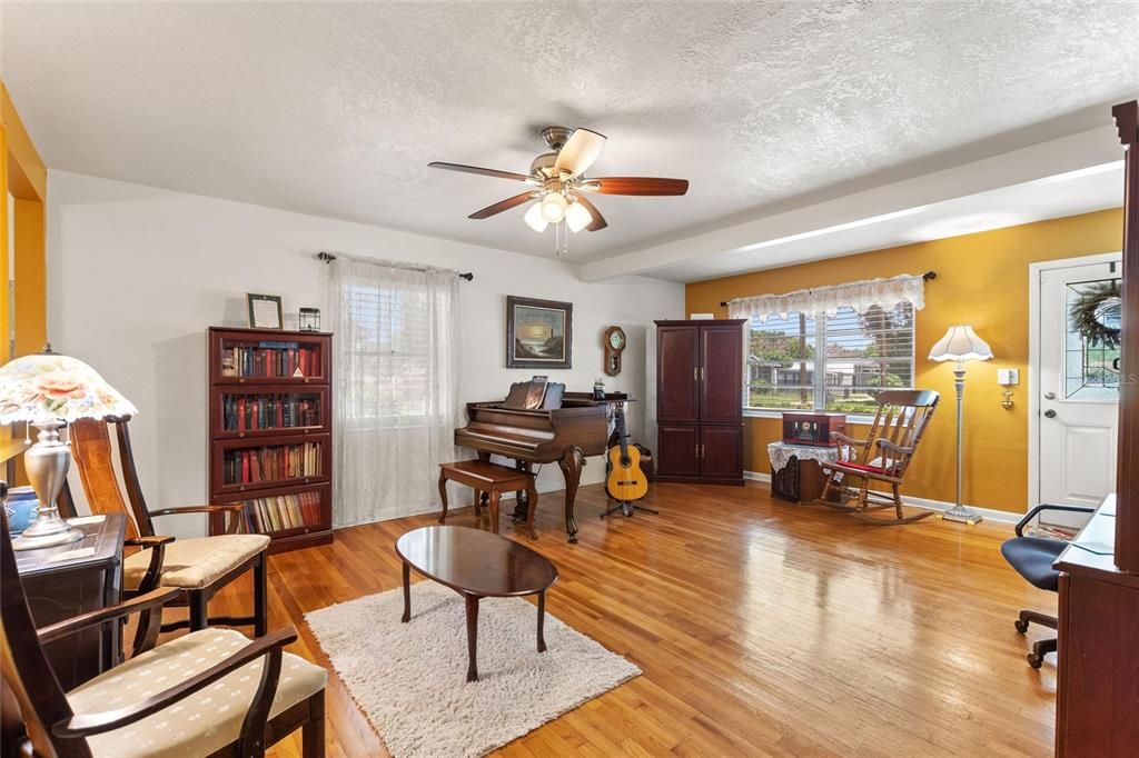 For Sale: $334,600 (3 beds, 2 baths, 1788 Square Feet)