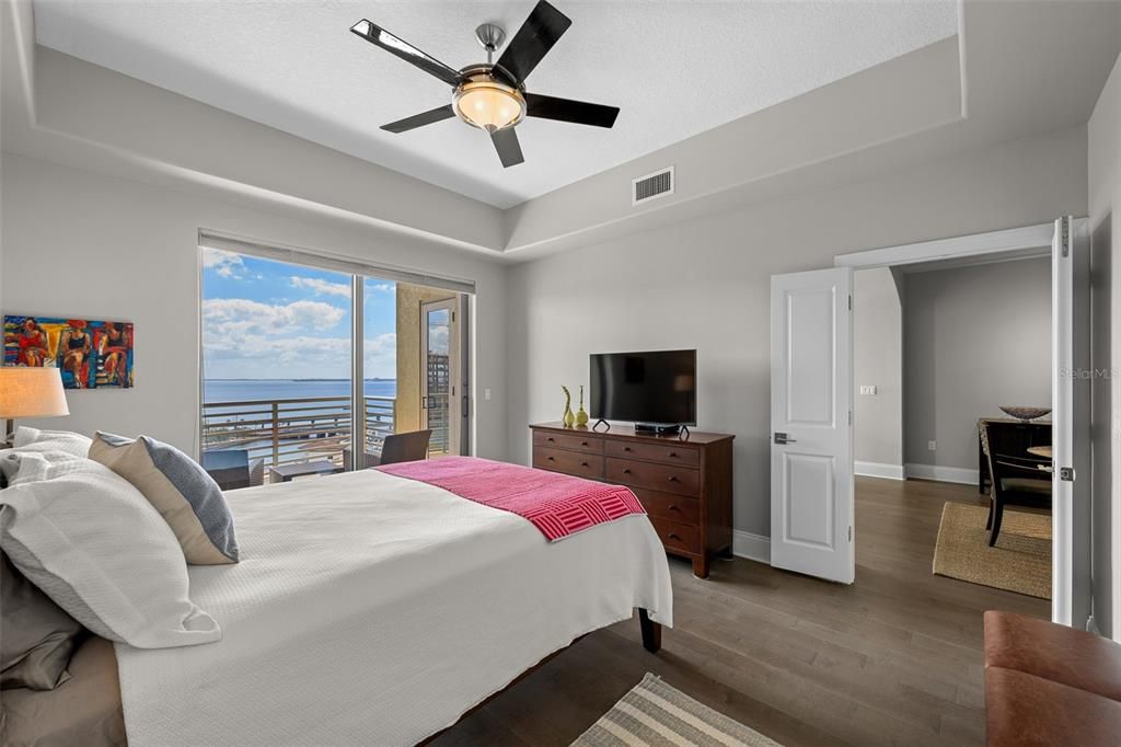На продажу: $1,065,000 (2 спален, 2 ванн, 1349 Квадратных фут)