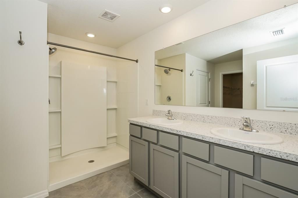For Rent: $2,875 (4 beds, 3 baths, 2842 Square Feet)