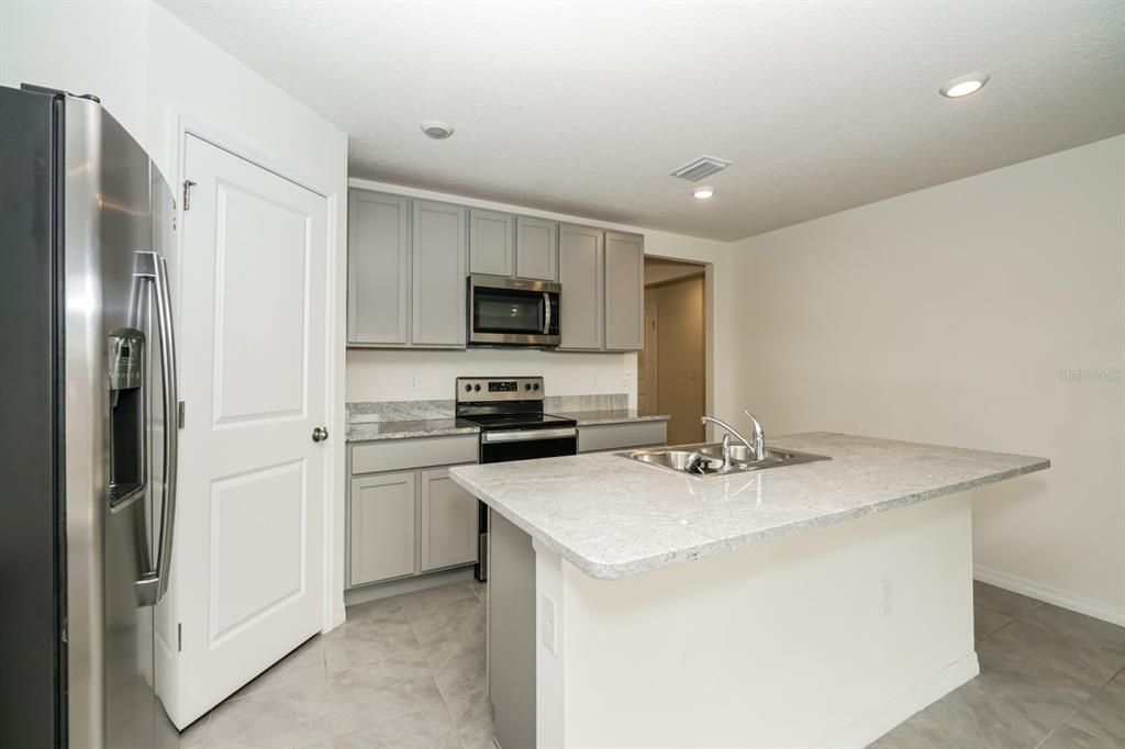 For Rent: $2,875 (4 beds, 3 baths, 2842 Square Feet)