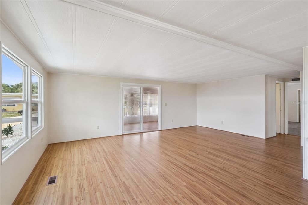На продажу: $145,000 (2 спален, 2 ванн, 1188 Квадратных фут)
