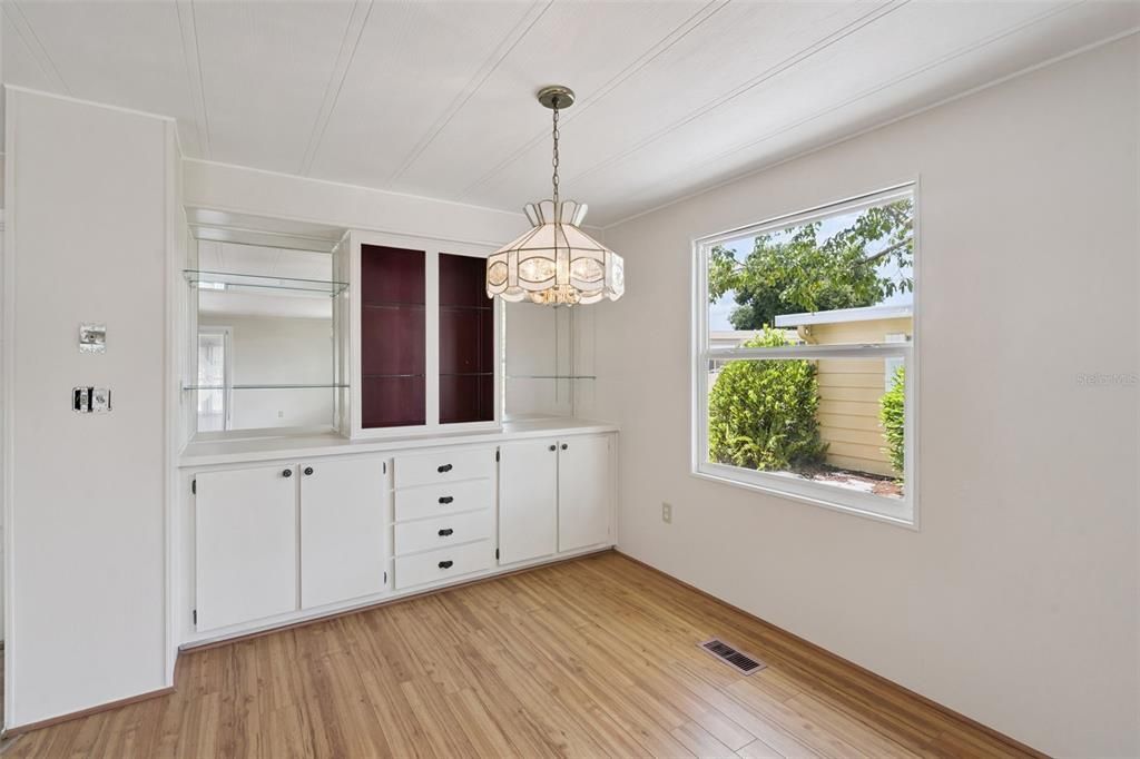 На продажу: $145,000 (2 спален, 2 ванн, 1188 Квадратных фут)