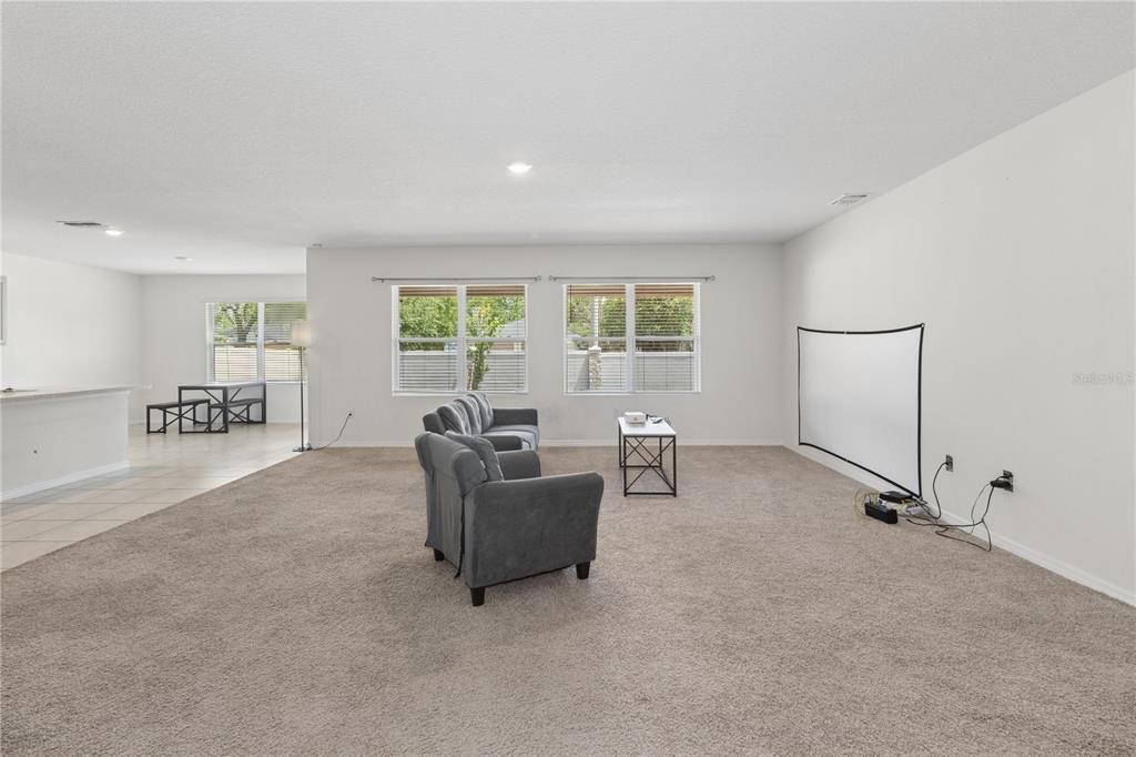 На продажу: $370,000 (4 спален, 2 ванн, 2347 Квадратных фут)