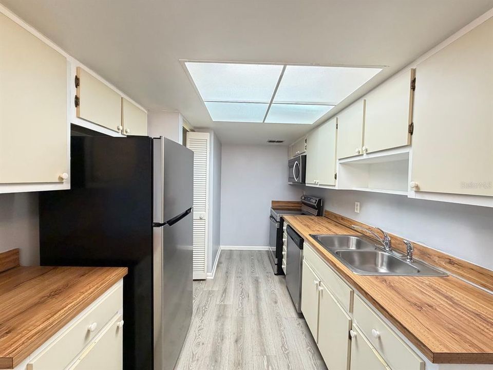 В аренду: $1,600 (2 спален, 2 ванн, 1048 Квадратных фут)