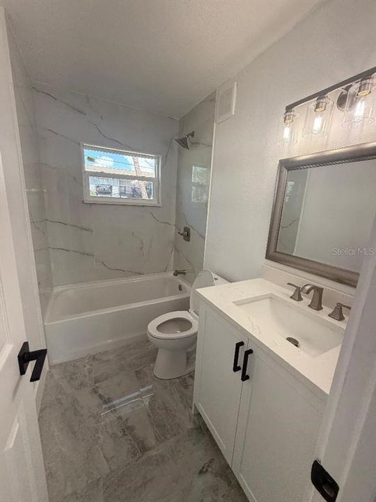На продажу: $369,900 (3 спален, 2 ванн, 1200 Квадратных фут)