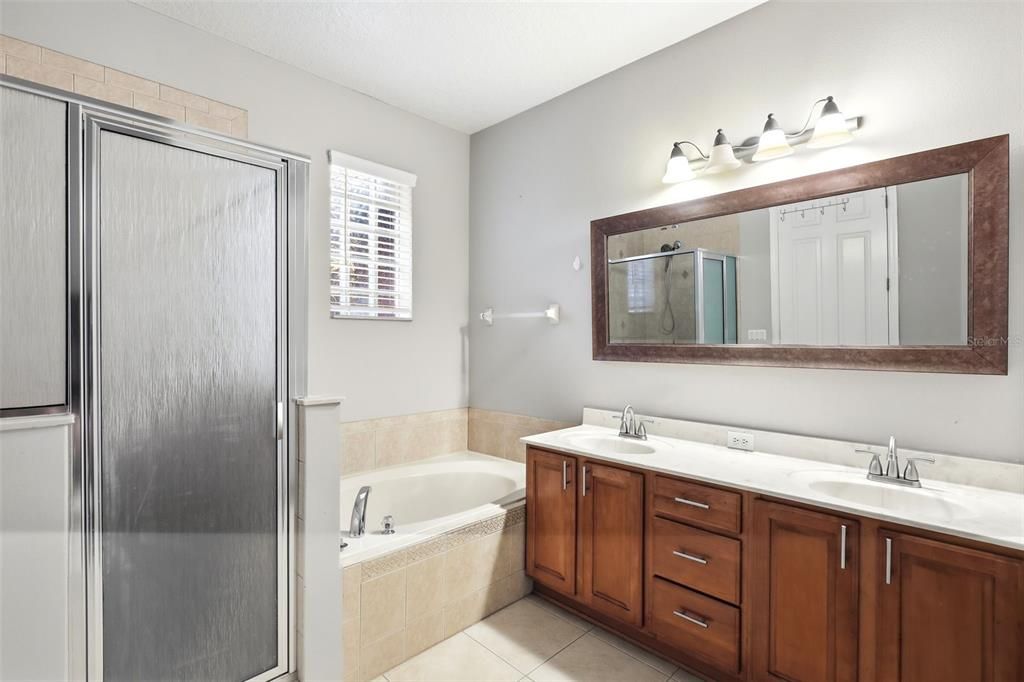 En Venta: $580,000 (4 camas, 3 baños, 3453 Pies cuadrados)