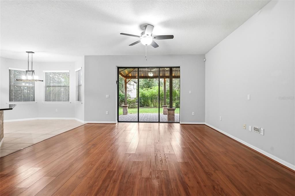 En Venta: $580,000 (4 camas, 3 baños, 3453 Pies cuadrados)