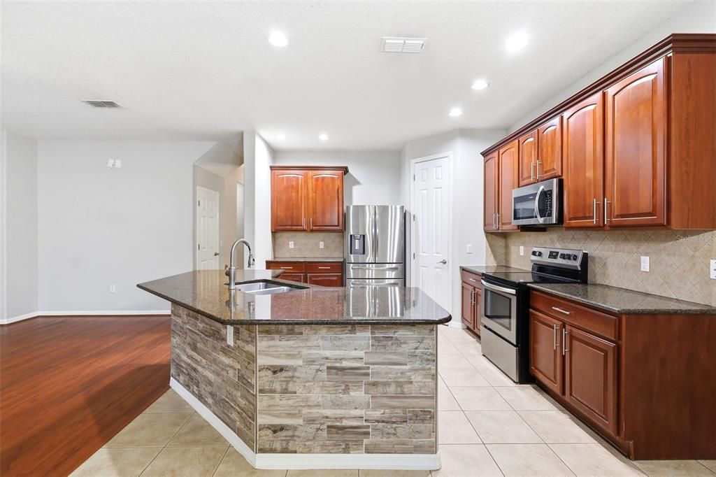 En Venta: $580,000 (4 camas, 3 baños, 3453 Pies cuadrados)