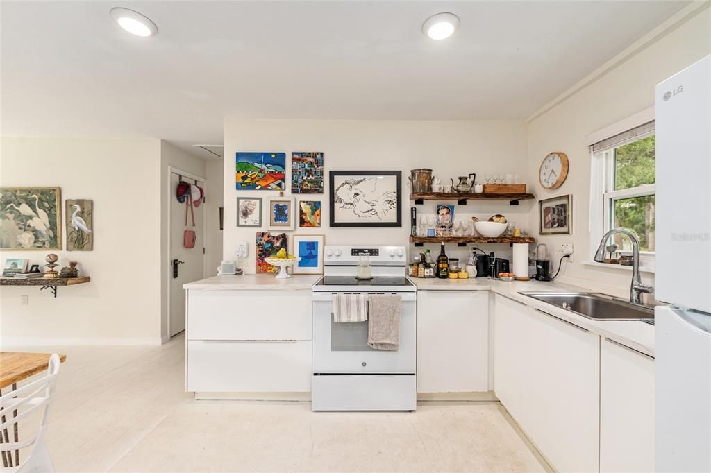 For Sale: $359,000 (4 beds, 2 baths, 1292 Square Feet)