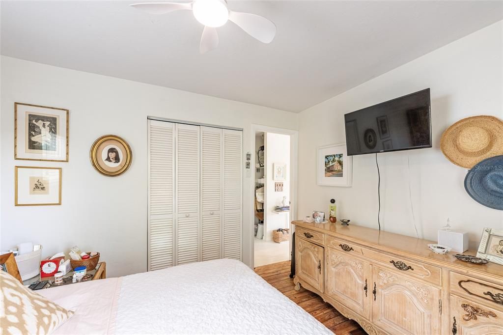 For Sale: $359,000 (4 beds, 2 baths, 1292 Square Feet)