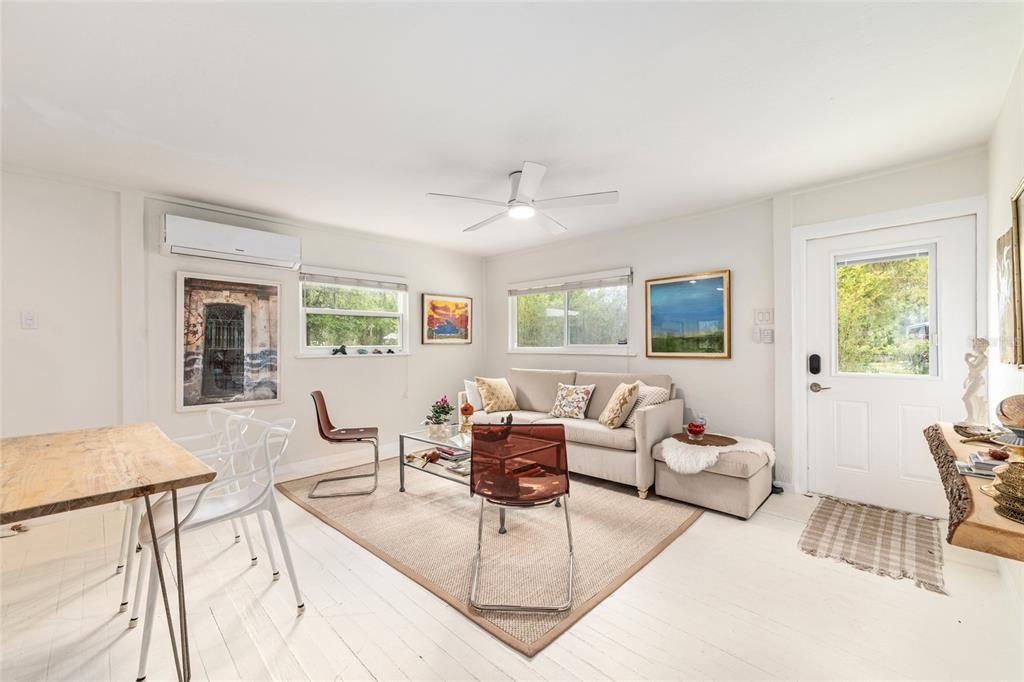 For Sale: $359,000 (4 beds, 2 baths, 1292 Square Feet)