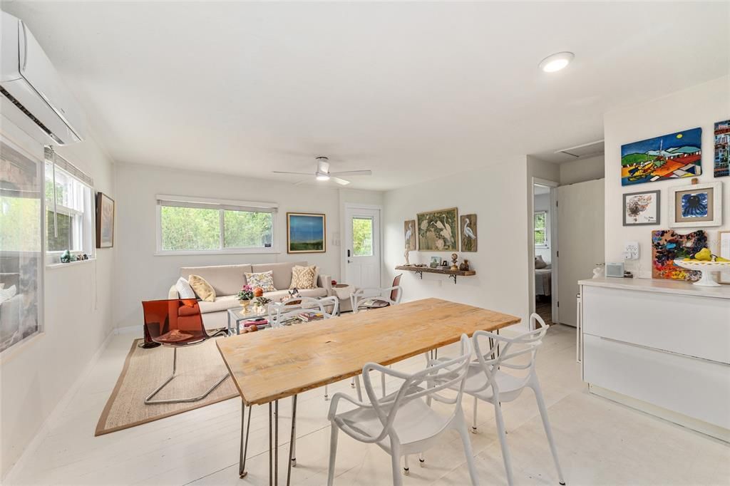 For Sale: $359,000 (4 beds, 2 baths, 1292 Square Feet)
