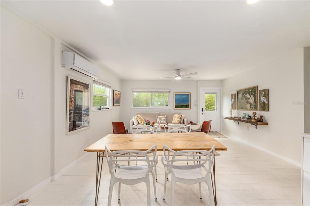 For Sale: $359,000 (4 beds, 2 baths, 1292 Square Feet)