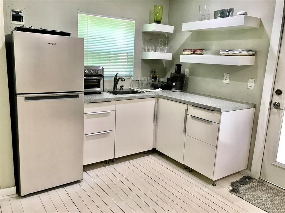 For Sale: $359,000 (4 beds, 2 baths, 1292 Square Feet)