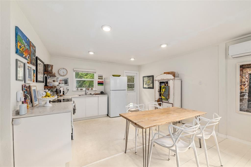 For Sale: $359,000 (4 beds, 2 baths, 1292 Square Feet)