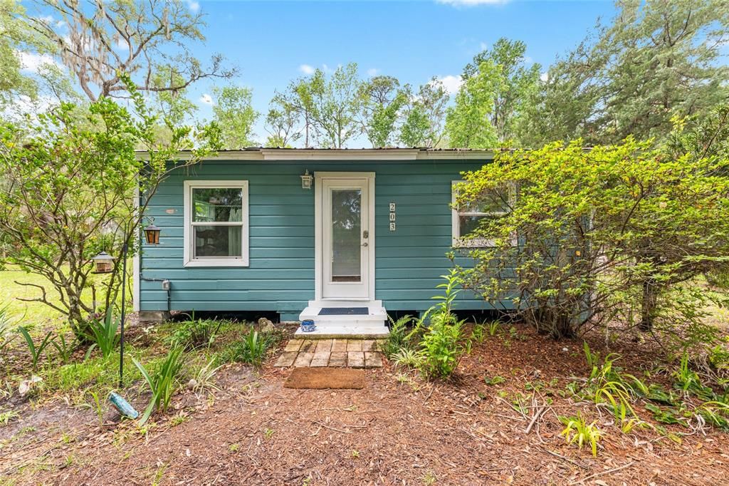 For Sale: $359,000 (4 beds, 2 baths, 1292 Square Feet)