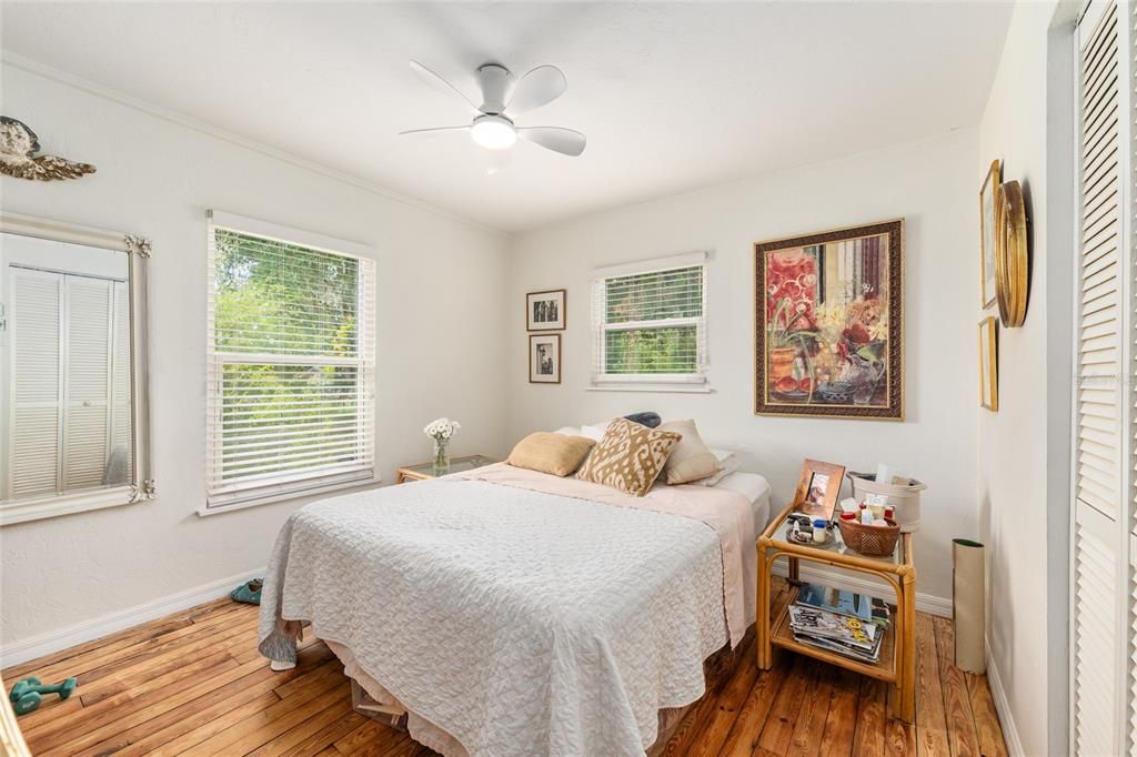 For Sale: $359,000 (4 beds, 2 baths, 1292 Square Feet)