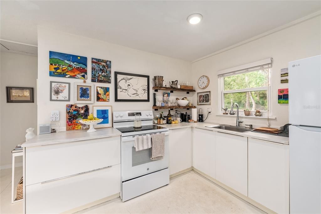 For Sale: $359,000 (4 beds, 2 baths, 1292 Square Feet)