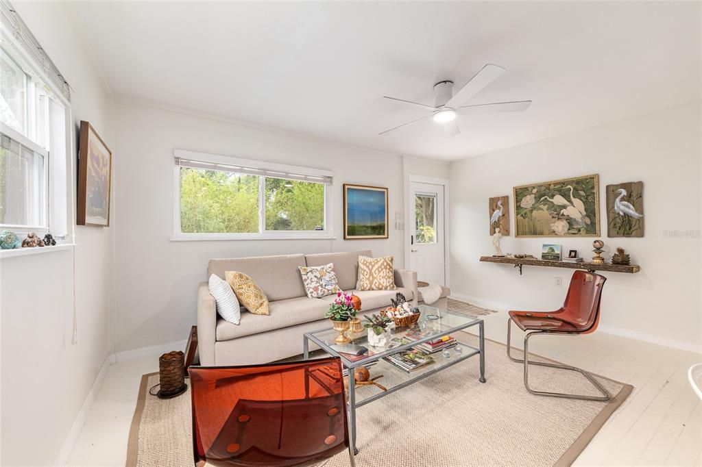 For Sale: $359,000 (4 beds, 2 baths, 1292 Square Feet)