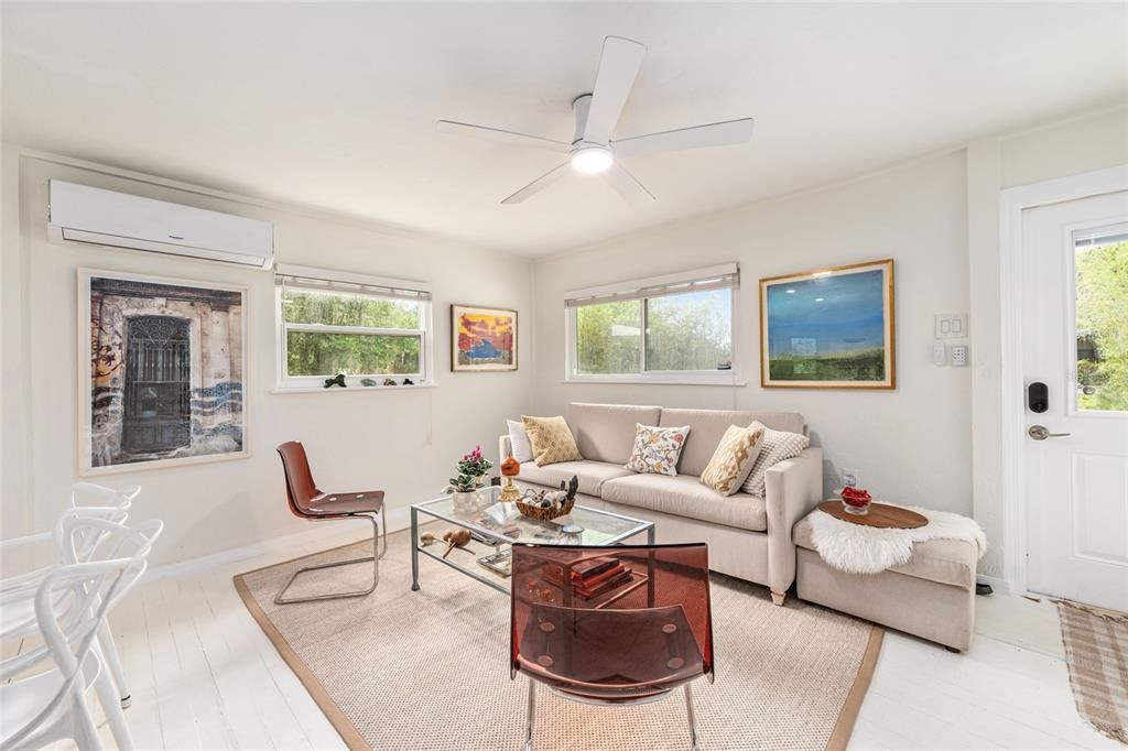 For Sale: $359,000 (4 beds, 2 baths, 1292 Square Feet)