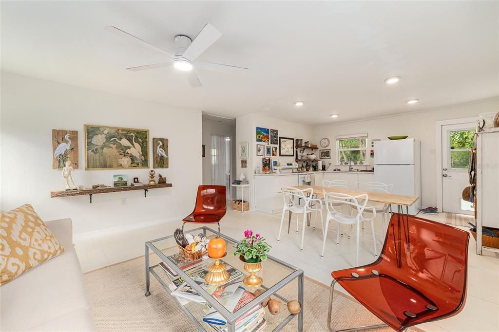 For Sale: $359,000 (4 beds, 2 baths, 1292 Square Feet)