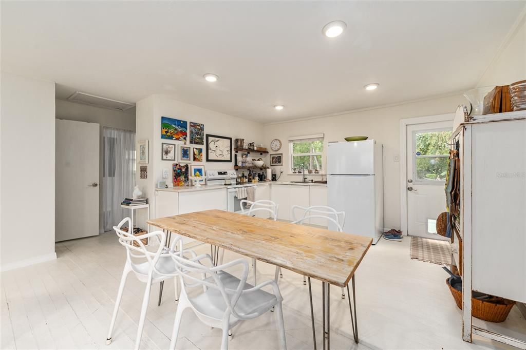 For Sale: $359,000 (4 beds, 2 baths, 1292 Square Feet)