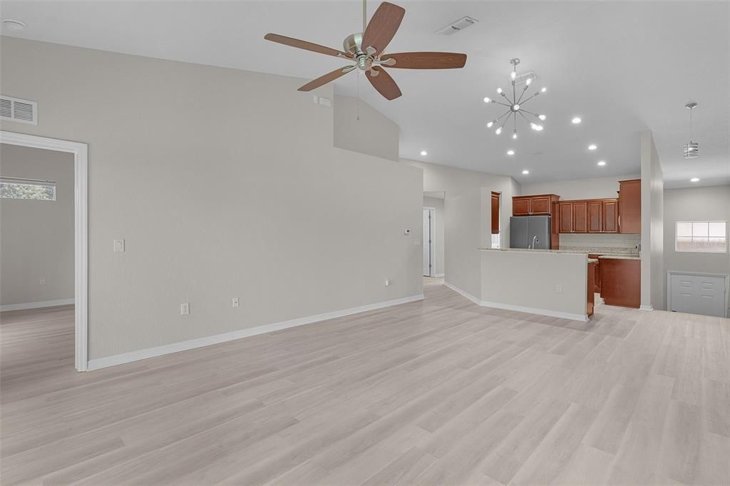 For Sale: $218,900 (3 beds, 2 baths, 1291 Square Feet)