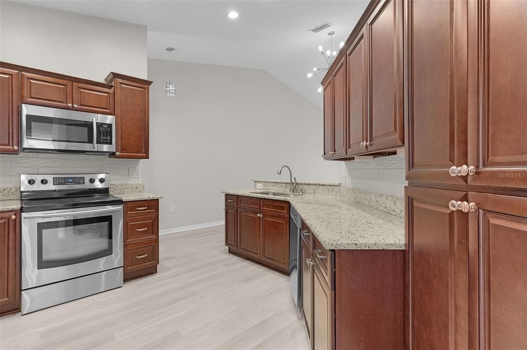 For Sale: $218,900 (3 beds, 2 baths, 1291 Square Feet)