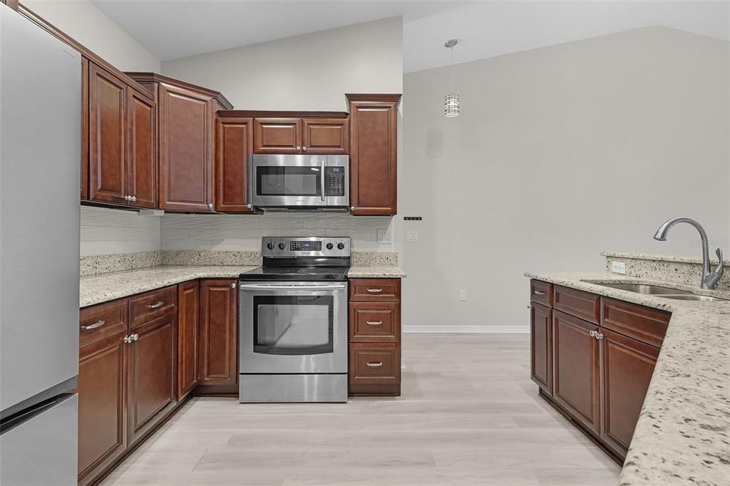 For Sale: $218,900 (3 beds, 2 baths, 1291 Square Feet)