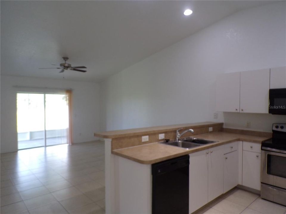 В аренду: $1,750 (2 спален, 2 ванн, 1180 Квадратных фут)