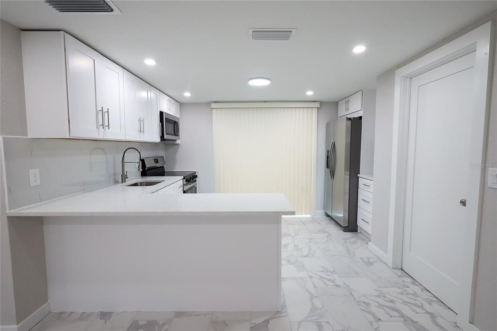 На продажу: $295,000 (3 спален, 2 ванн, 960 Квадратных фут)