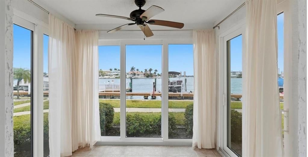 For Sale: $315,000 (1 beds, 1 baths, 470 Square Feet)