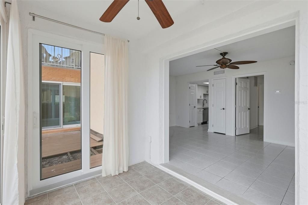 For Sale: $315,000 (1 beds, 1 baths, 470 Square Feet)