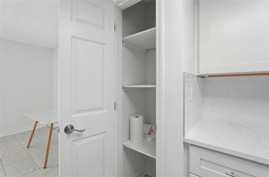 For Sale: $315,000 (1 beds, 1 baths, 470 Square Feet)