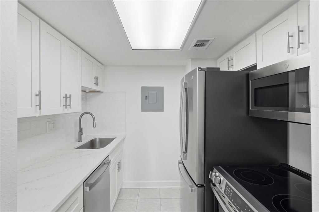 For Sale: $315,000 (1 beds, 1 baths, 470 Square Feet)