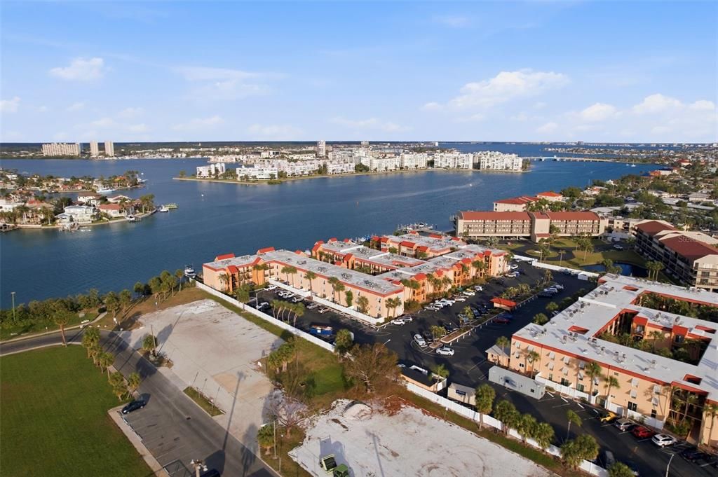 For Sale: $315,000 (1 beds, 1 baths, 470 Square Feet)
