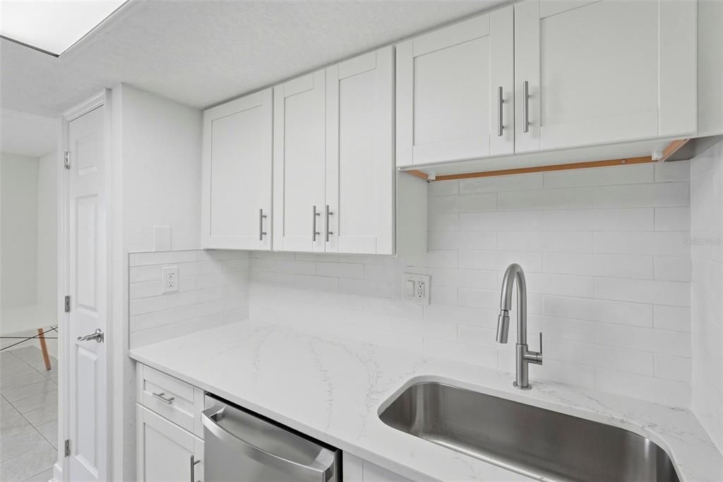 For Sale: $315,000 (1 beds, 1 baths, 470 Square Feet)