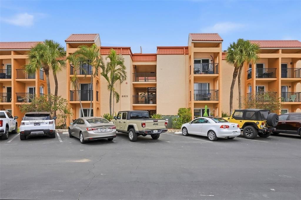 For Sale: $315,000 (1 beds, 1 baths, 470 Square Feet)