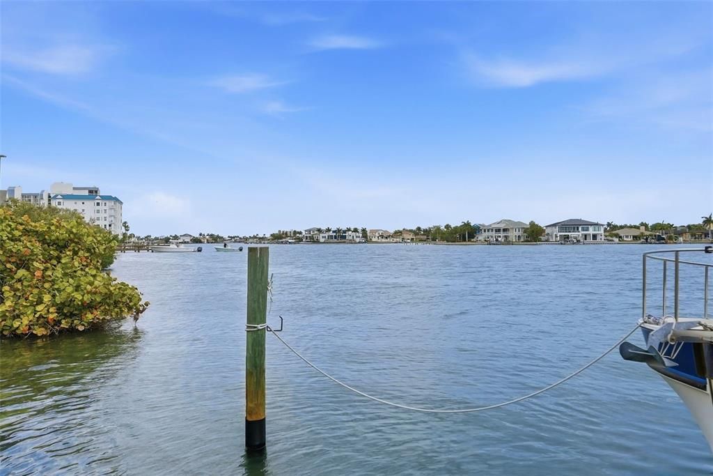 For Sale: $315,000 (1 beds, 1 baths, 470 Square Feet)