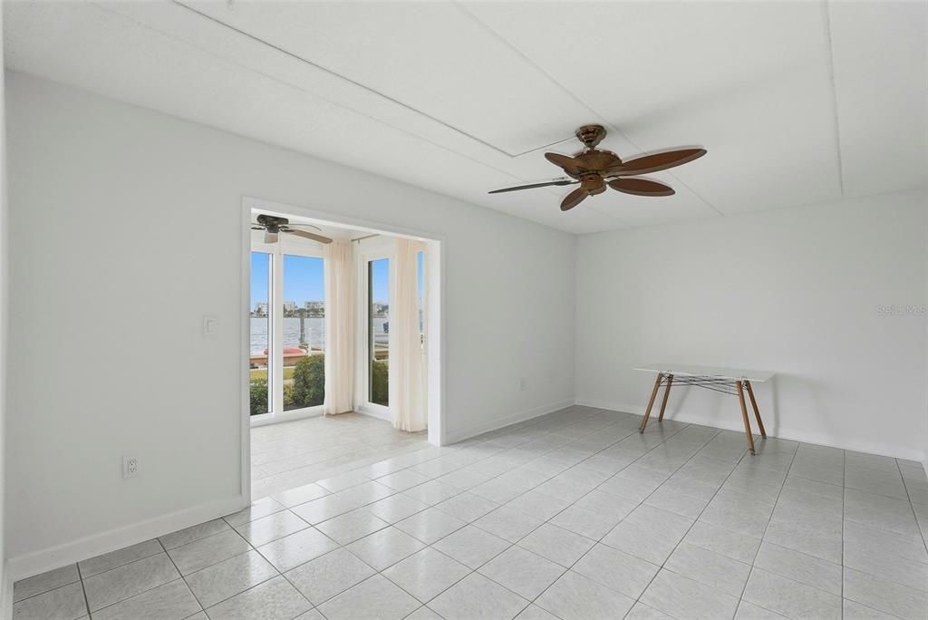 For Sale: $315,000 (1 beds, 1 baths, 470 Square Feet)