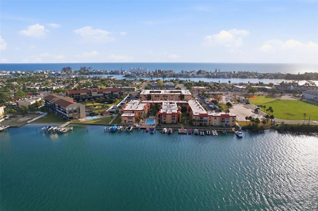 For Sale: $315,000 (1 beds, 1 baths, 470 Square Feet)