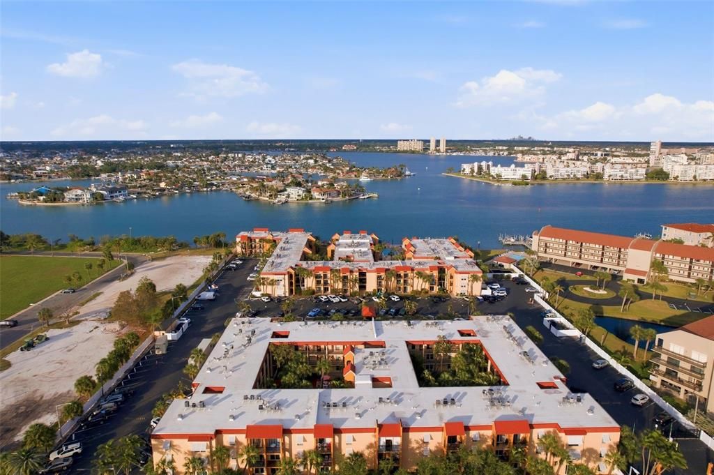 For Sale: $315,000 (1 beds, 1 baths, 470 Square Feet)