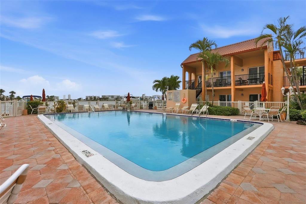 For Sale: $315,000 (1 beds, 1 baths, 470 Square Feet)