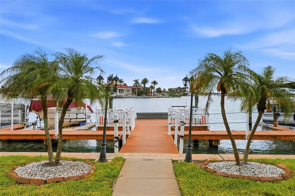 For Sale: $315,000 (1 beds, 1 baths, 470 Square Feet)