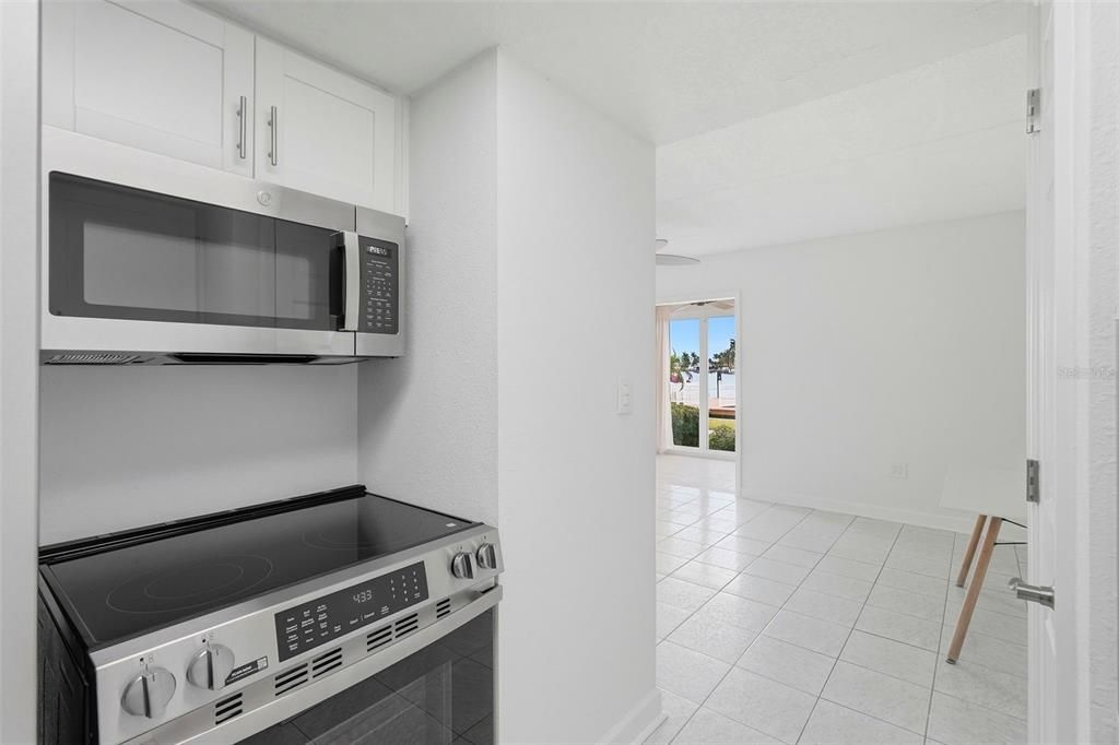 For Sale: $315,000 (1 beds, 1 baths, 470 Square Feet)