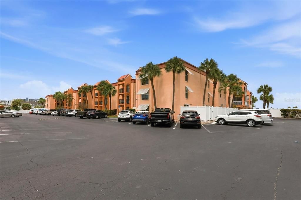 For Sale: $315,000 (1 beds, 1 baths, 470 Square Feet)