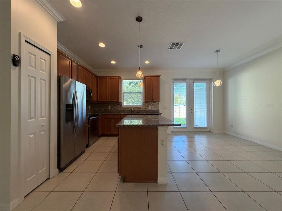 В аренду: $2,395 (3 спален, 2 ванн, 1651 Квадратных фут)
