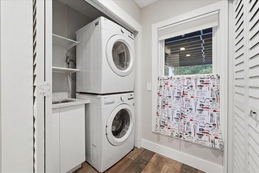 На продажу: $189,999 (2 спален, 2 ванн, 1244 Квадратных фут)