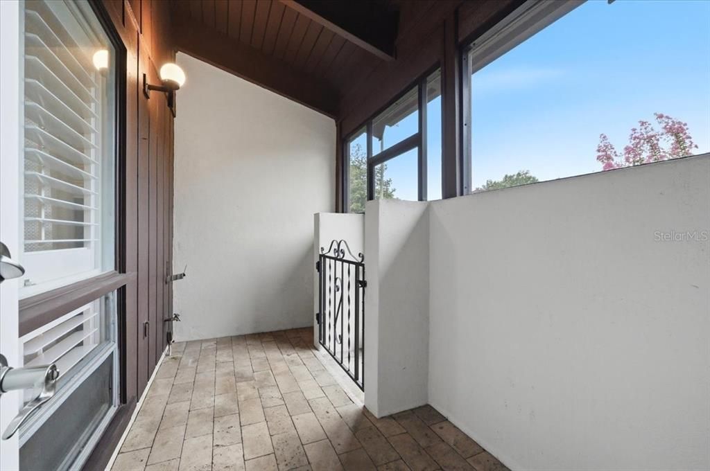 На продажу: $189,999 (2 спален, 2 ванн, 1244 Квадратных фут)