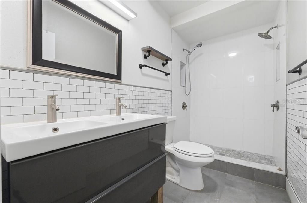 На продажу: $189,999 (2 спален, 2 ванн, 1244 Квадратных фут)